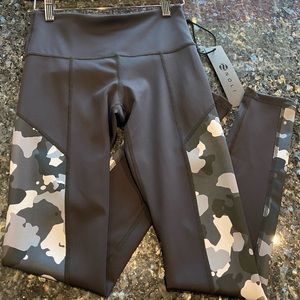 NWT Noli Black and Camo leggings Size Small